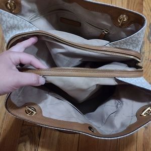 Micheal Kors bag & wallet